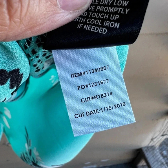 Torrid Floral Cut Out Short Sleeve Blouse - Size 2x - Picture 5 of 9